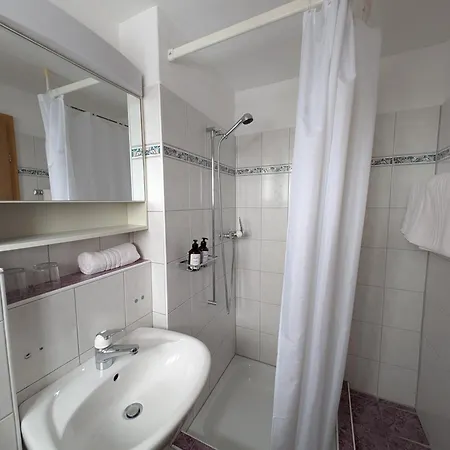 Post, Obermutten Penzion Mutten