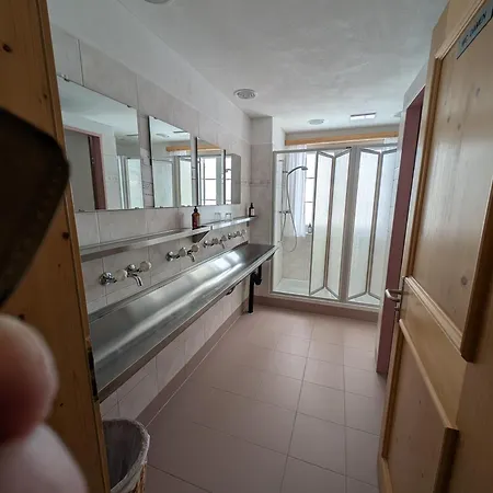 Post, Obermutten Penzion Mutten