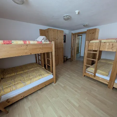 אורחן Post, Obermutten *