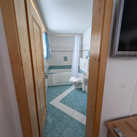 אורחן Post, Obermutten Mutten