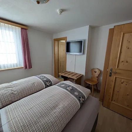 Post, Obermutten Kro *